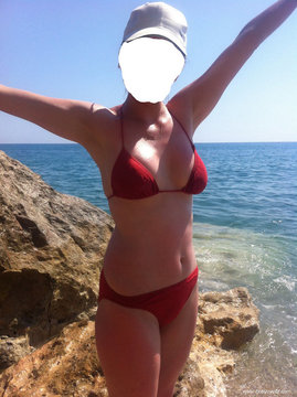 mw femme sexy en bikini rouge