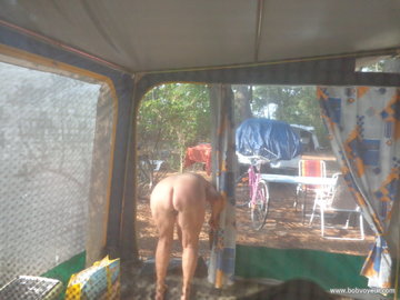 nue au camping