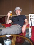 dans un bar public dans un cente d'achat moi et mon homme qui me regarde m'exhibé devant deux homme .je pense qu'il a aimé...tunisie2010138.jpg