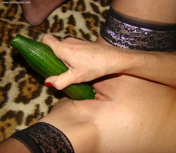 ma copine aime s'amuser avec sa chatte