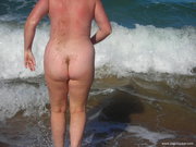 plage de nudistes et chez la femme