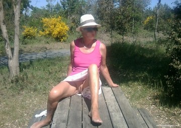 Picnic table