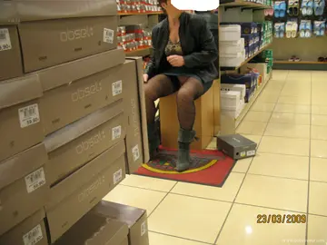 Au magasin de chaussures