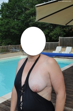 A LA PISCINE