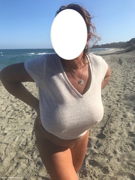 gros seins cachés de blanc