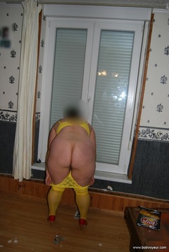 suite lingerie jaune et bas