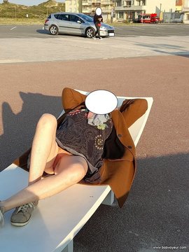 Sur les bancs publics de la station