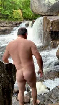 Nue à la rivière en septembre