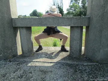 jambes écartées