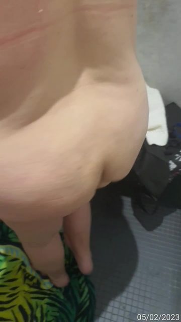 Dans une cabine de piscine