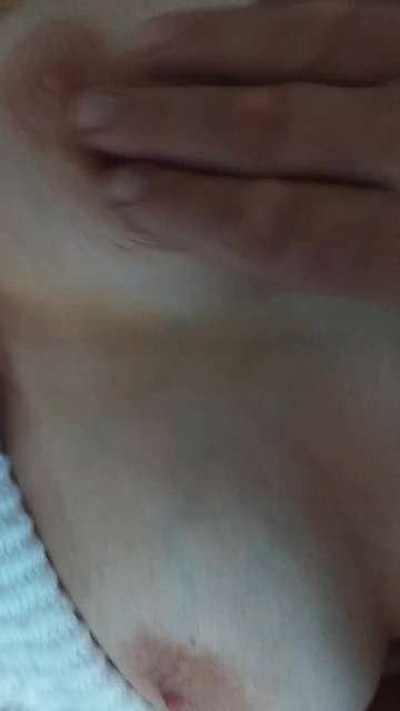Des masturbations et des caresses s'ensuivent