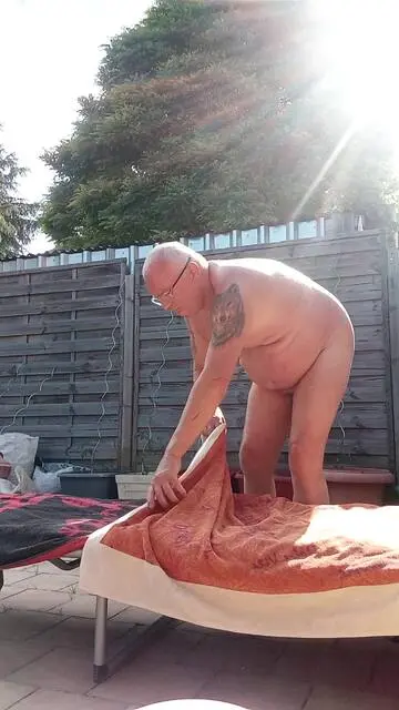 Cuisine et prépa terrasse pour le repas