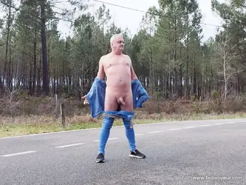 Nu au bord de la route