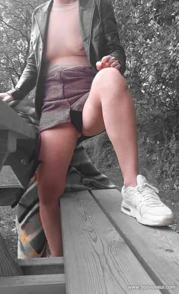 Miss L....  a trop chaud malgré la saison....