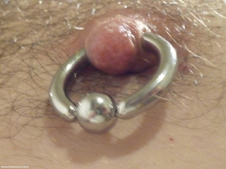 Mon piercing au téton gauche avec un anneau de 4mm