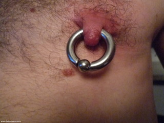 Mon piercing au téton gauche avec un anneau de 6mm