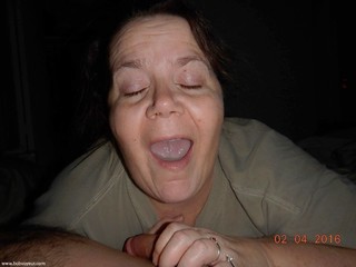 loves when she gets cum in her mouth