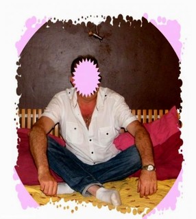 Que peut il bien avoir derrière la tête?