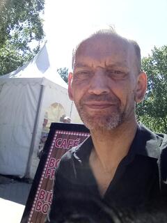 Bonjour homme 45 ans du libournais 33 
Recherche couple ou femme pour rencontre tout dans le res...