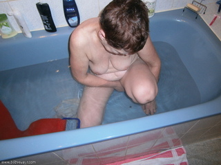 seule dans mon bain je m'occupe