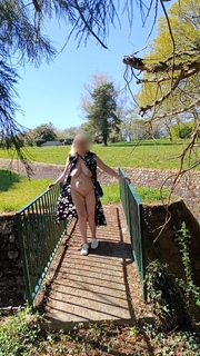 S nue sur la passerelle 