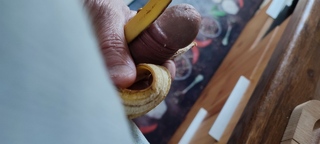 Une banane à éplucher!